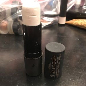 Younique iridescent illuminater